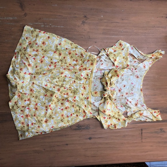 Yellow floral ruffle strap romper - Picture 7 of 8